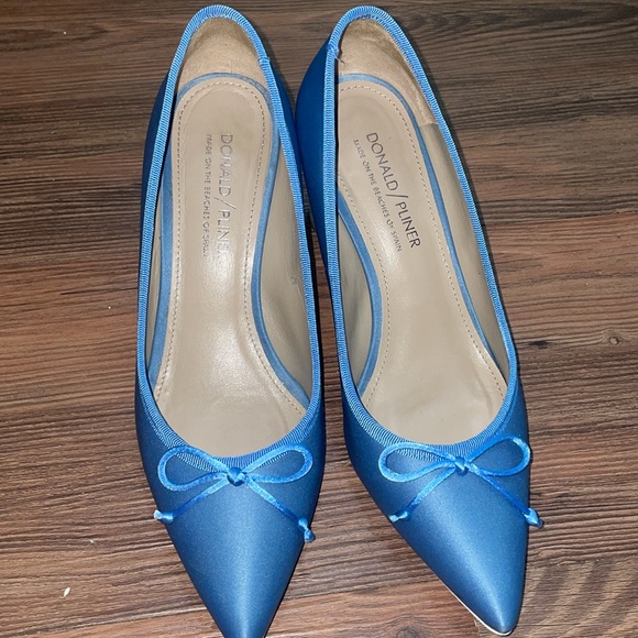 DONALD PLINER Asia Spain blue satin heels with clear heel & pointy toe!NEW&RARE - Picture 3 of 10